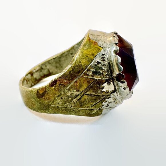 Vintage Afghan Ring Middle Eastern: Red Glass Jewel Mens Mixed Metal Patina Old - Picture 2 of 3